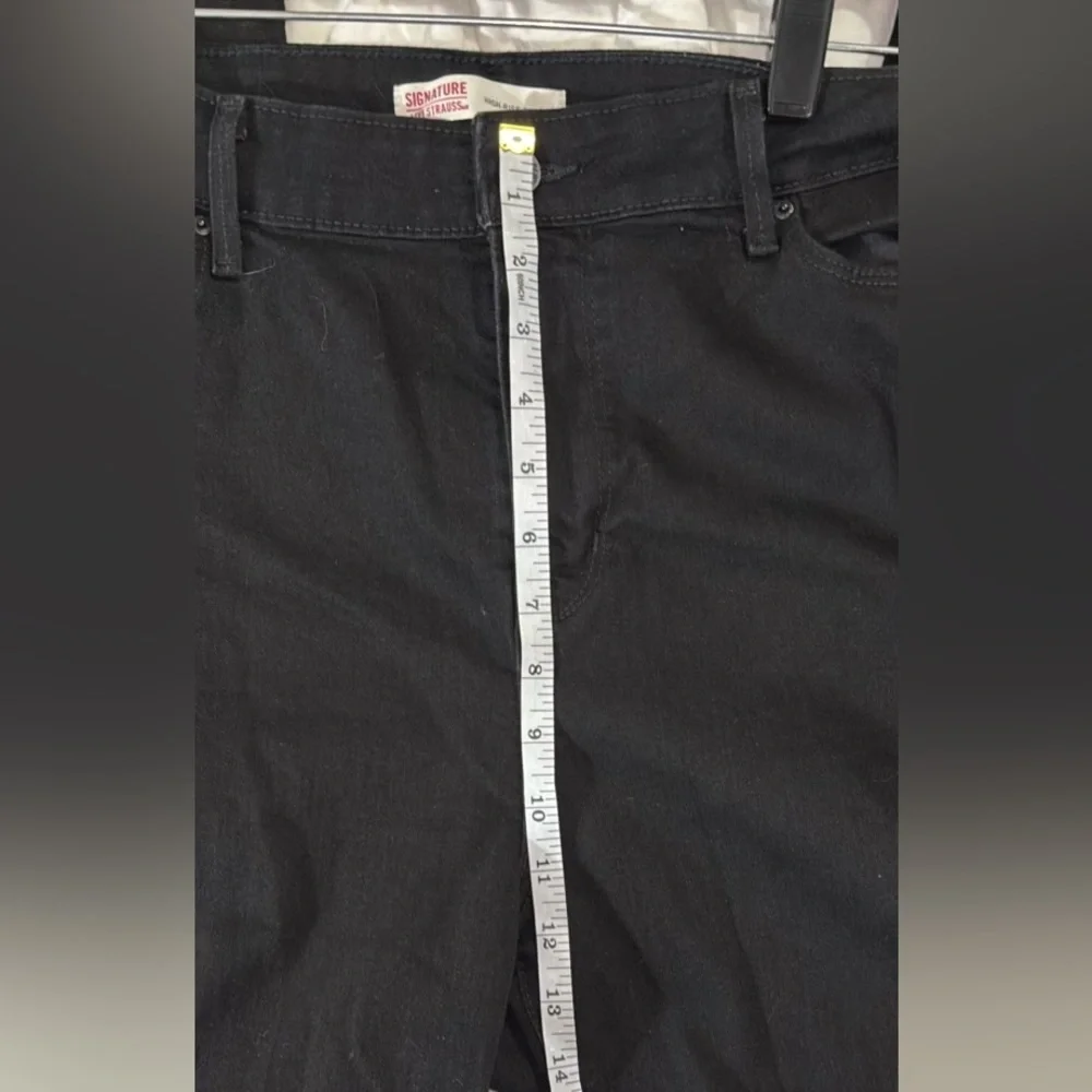 Levi Black hi-rise skinny jeans W35L30